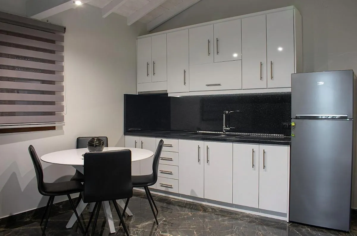 Stamos Apartments And Studios Vourvourou