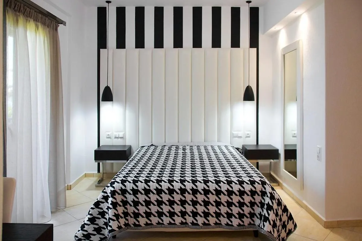Stamos Apartments And Studios Vourvourou