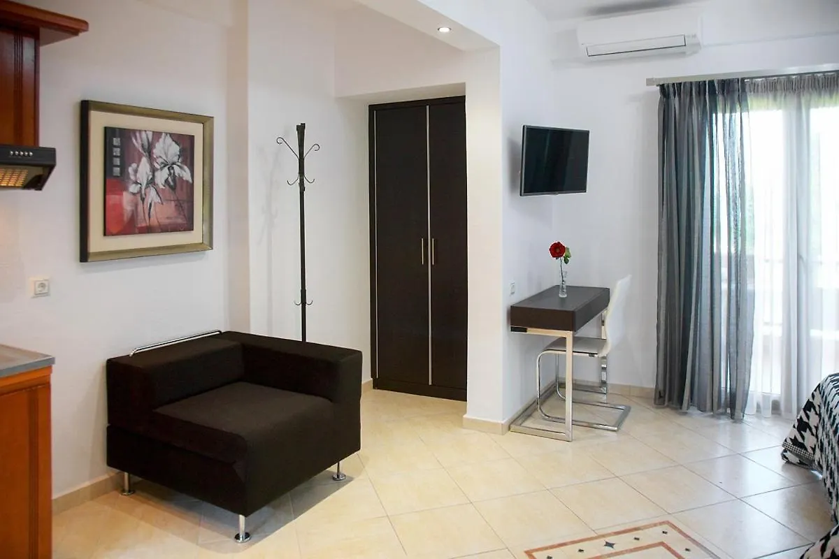 Stamos Apartments And Studios Vourvourou