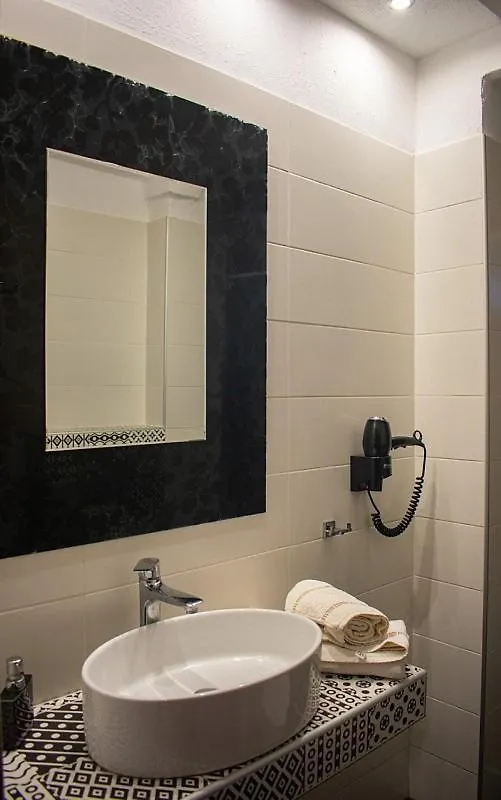Stamos Apartments And Studios Vourvourou