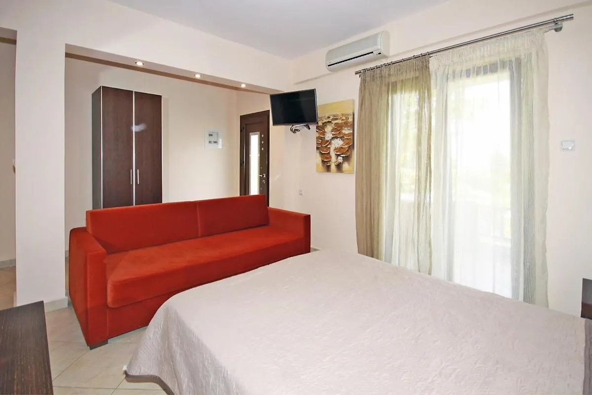 Stamos Apartments And Studios Vourvourou