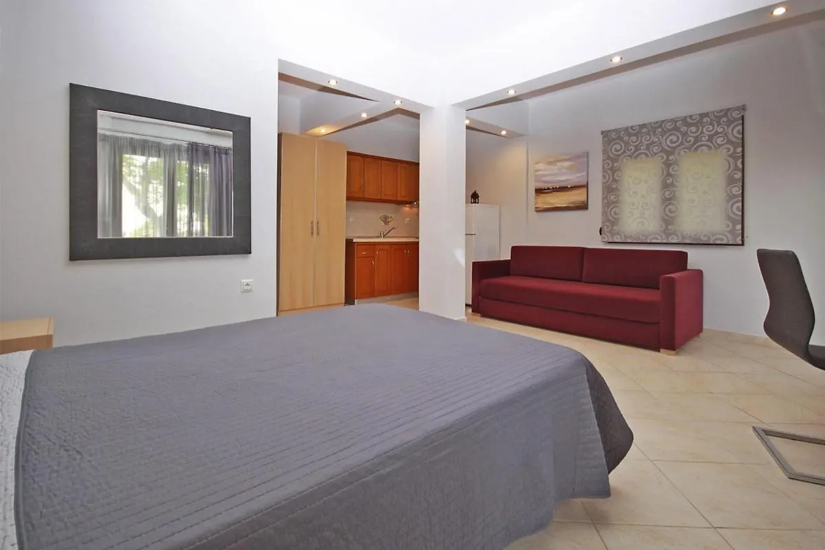Stamos Apartments And Studios 보우르보우로우